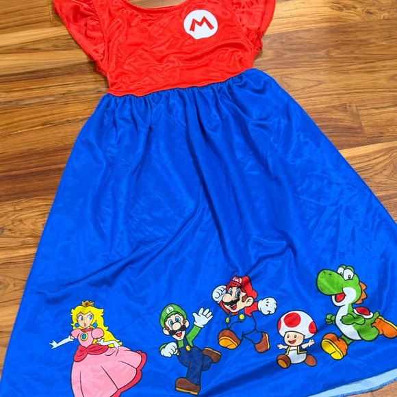 Kids Super Mario Satinet Red and Blue Nightgown Size 6/6x - Picture 2 of 7